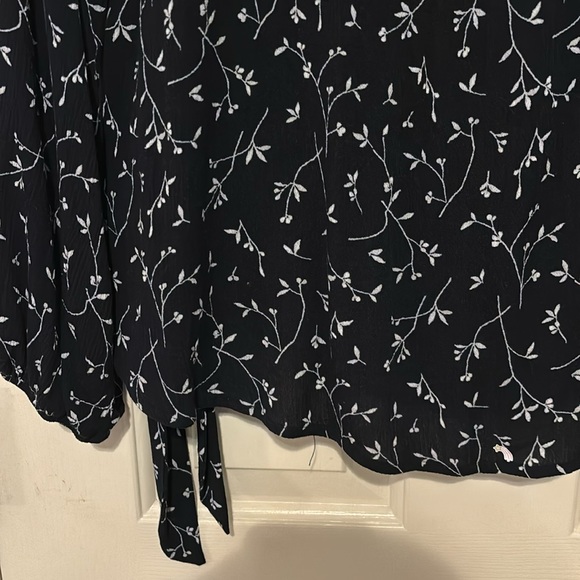 Universal Thread Top - Picture 5 of 7